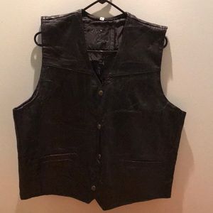 South West Territory XL Leather vest with quilted patters, pockets, front snaps